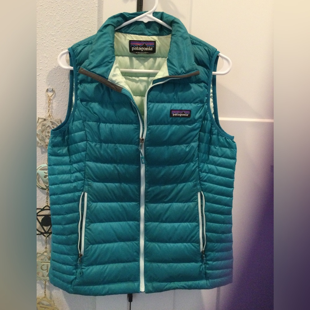 WOMEN’S MED PATAGONIA DOWN VEST